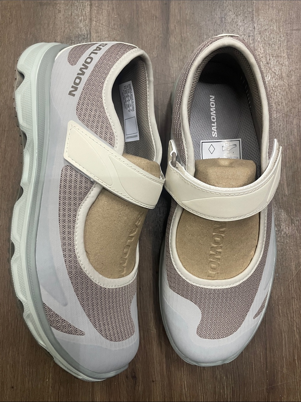 Salomon Women's Mary Jane Sneakers Beige Hook Loop Athletic Shoes US 10 (Sample)